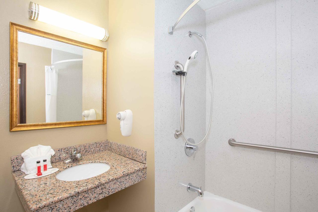 Super 8 By Wyndham Panama City Ngoại thất bức ảnh